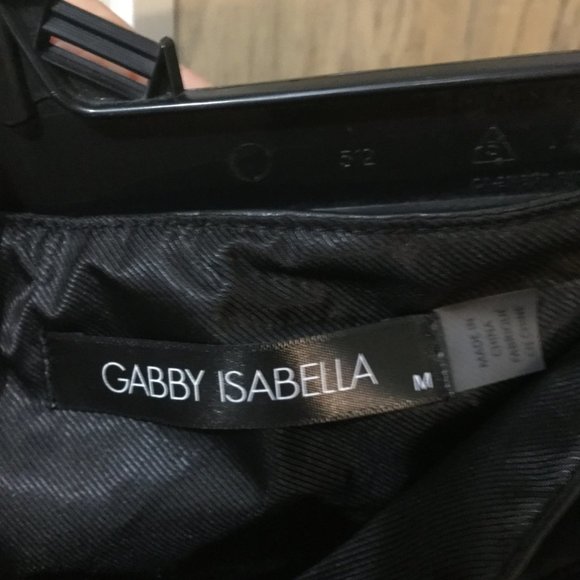 NWT Gabby Isabella faux leather skirt beautiful size medium with matching belt - Picture 8 of 8